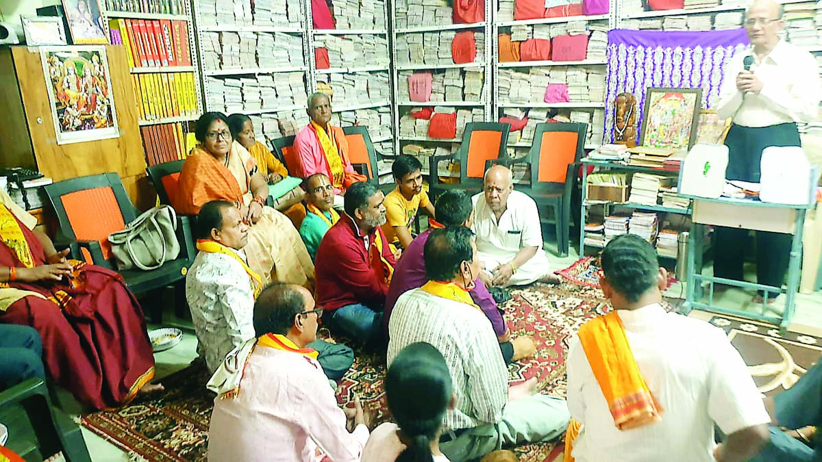 अर्न्तराष्ट्रीय श्री सीताराम नाम बैंक शाखा मुंगेली नाका में राम नाम लेखकों की बैठक