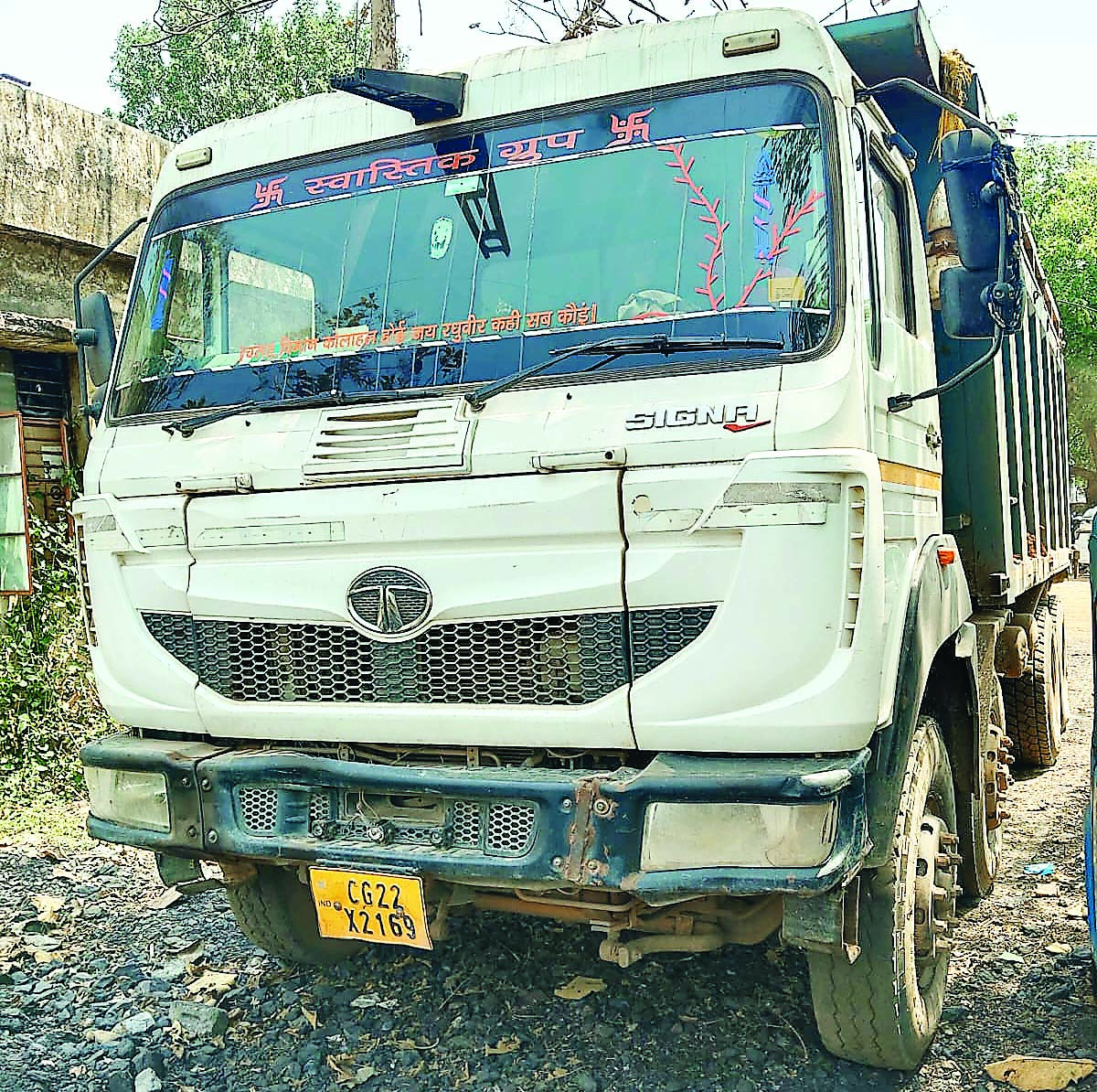 खनिजों के अवैध परिवहन पर बड़ी कार्रवाई, 2 हाइवा व 6 ट्रैक्टर-ट्रॉली जब्त