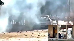 गाडिय़ों और संपत्ति में तोडफ़ोड़ की